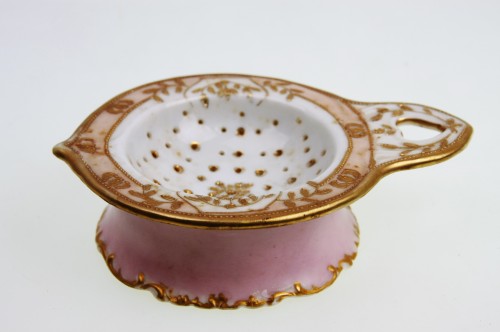 독일 빈티지 티 스트레이너/받침 컵1896~1905 독일Vintage Tea Strainer w/ Undercup - 1896-1905 Ceramic Art Company (Lenox)