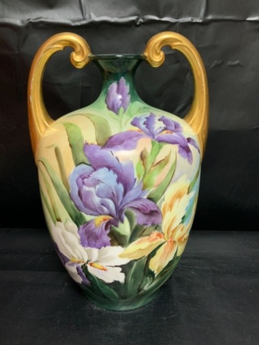 Pouyat 리모지 핸드페인트 &quot;Iris&quot; 라지 베이스 Pouyat Limoges Hand Painted &quot;Iris&quot; Large Vase circa 1900