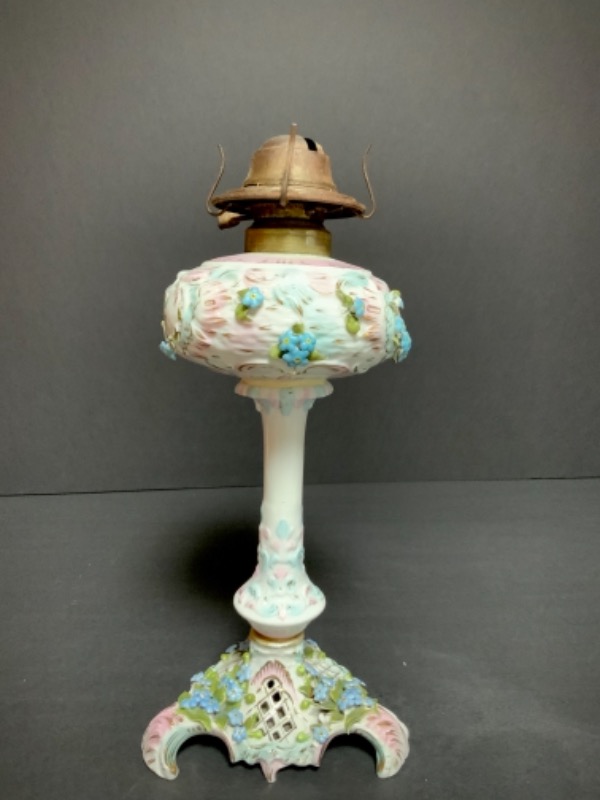 빅토리언 오일 램프 W/ 적용된 플라워 핸드페인팅 Victorian Oil Lamp w/ Attached Flowers and Hand painting circa 1880