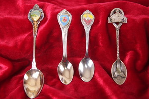4빈티지 스픈 (나야가라 폭포, 카나다, 칸사스, 택사스, &amp;킹스 아일랜드) 4 Vintage Souviner Spoons (Niagra Falls Canada, kansas, Texas &amp; Kings Island)