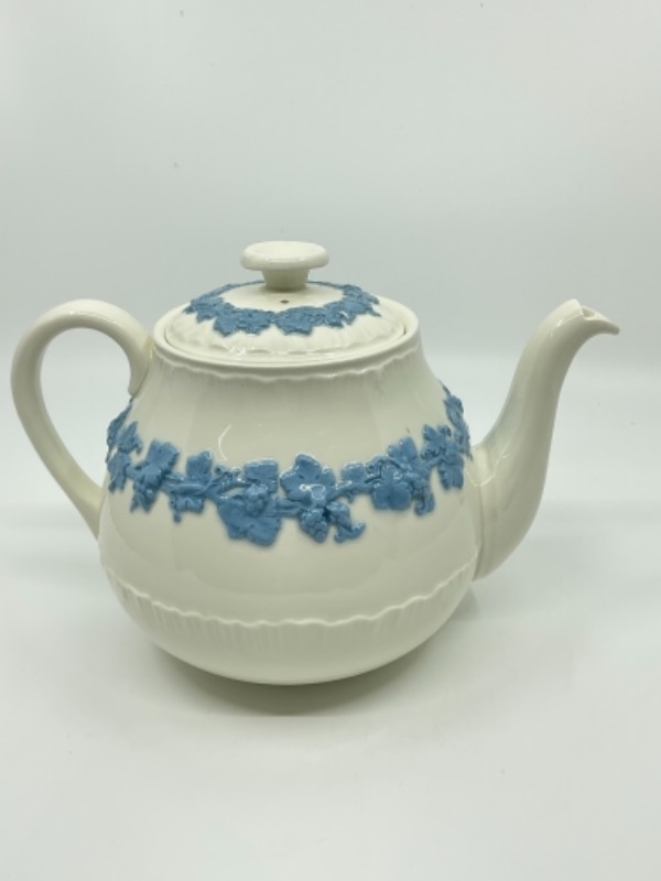웨지우드 라벤더 안 아이보리 퀸즈웨어 에그쉘 티팟-귀한- Wedgwood Lavender on Ivory Queensware Eggshell Teapot circa 1956 - RARE