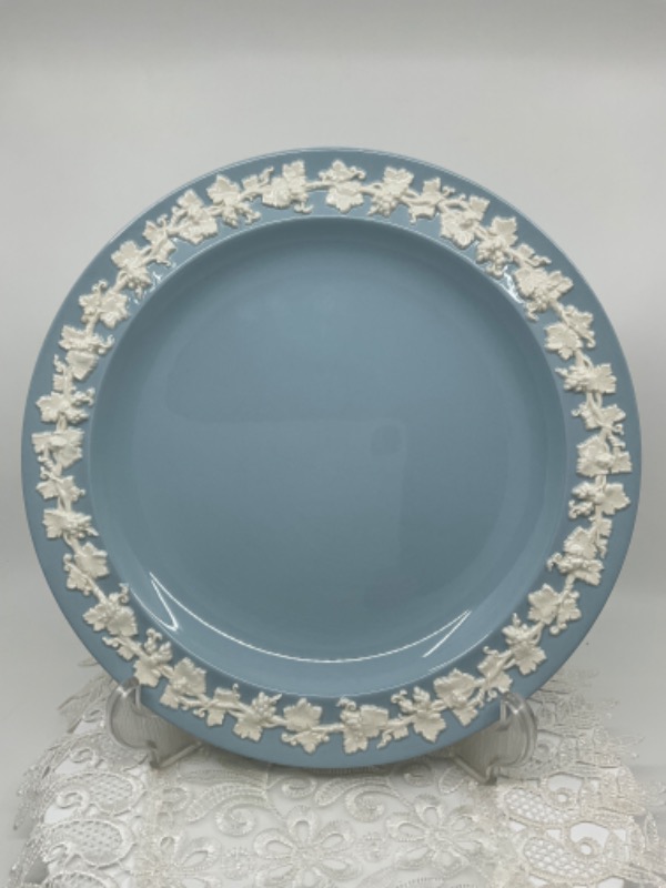 왜지우드 아이보리 온 라벤더 퀸즈웨어 디너 플레이트  Wedgwood Ivory on Lavender Queensware Dinner Plate circa 1960