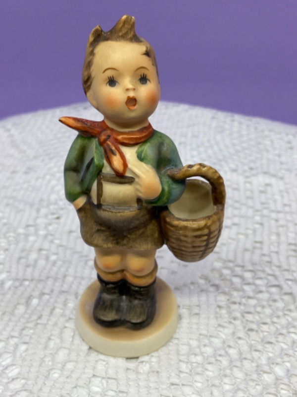 헴멜 &quot;Village Boy&quot; 피겨린 Hummel Village Boy Figurine circa 1950