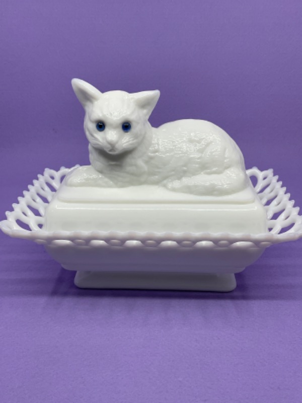 웨스트몰렌드 글래스 Co 밀크글래스 고양이 바스켓 Westmoreland Glass Co. Milk Glass Cat on Basket circa 1940