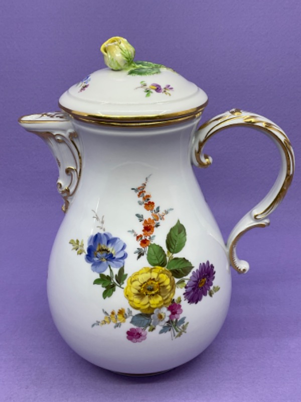 마이센  핸드페인트 로즈 벋 손잡이 커피 팟 Meissen Hand Painted Rose Bud Finial Coffee pot circa 1815-1924