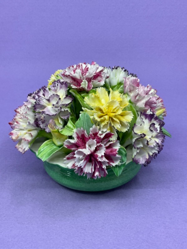 크라운 스테포셔 도자기 보울 W/ 적용된 플라워 Crown Staffordshire Porcelain Bowl w/ Applied Flowers circa 1970