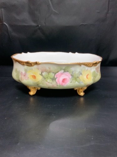 Pouyat 리모지 핸드페인트 타원형 발달린 센터 볼 Pouyat Limoges Hand Painted No chips or cracks with some minor gold wear.Oval Footed Centerbowl circa 1906