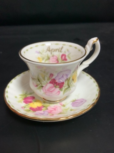 Royal Albert MINI Flower of the Month (April) &quot;Sweet Pea&quot; Cup &amp; Saucer 1970