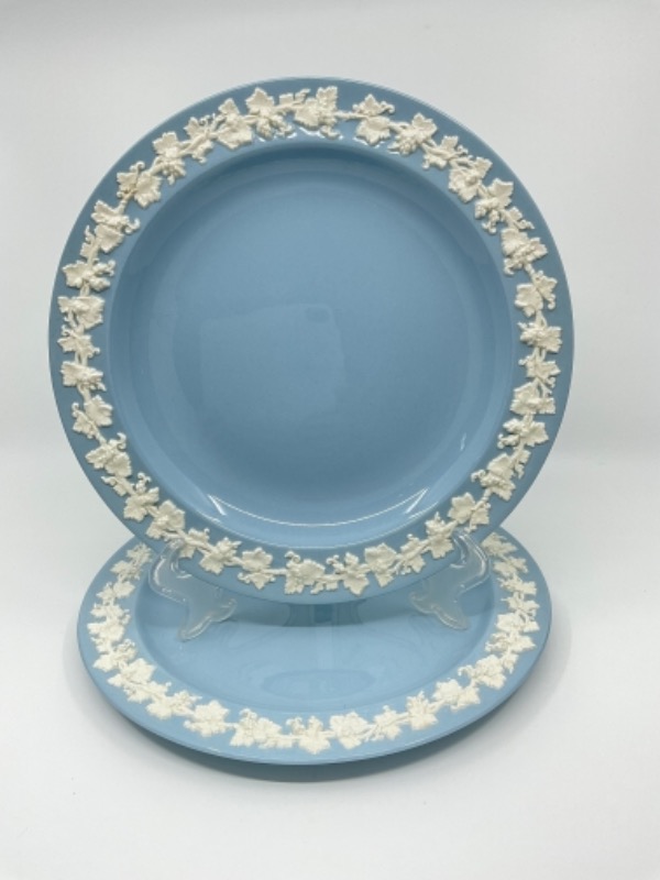 웨지우드 아이보리 온 라벤더 퀸즈웨어 디너 플레이트 Wedgwood Ivory on Lavender Queensware Dinner Plate circa 1960