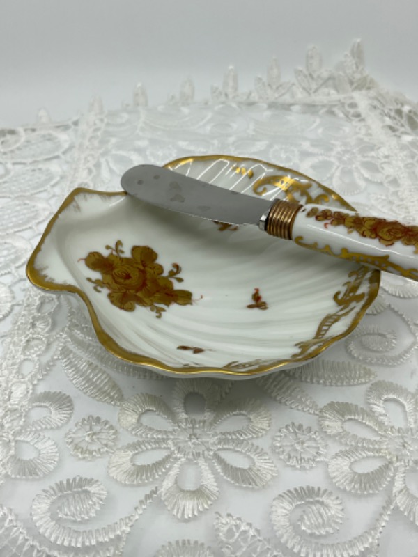 리모지 핸드페인트 버터 / 잼 나이프와 조개 디쉬 Limoges Hand Painted Butter / Jam Knife and Shell Dish